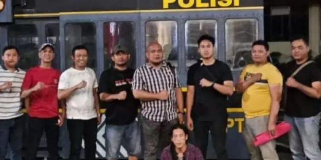 Aditya Candra Kirana (duduk) diciduk Tim Opsnal Unit 2 Jatanras Polda Sumsel, Rabu (21/2/2024). Foto: Sumselheadline/Ela.