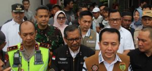 Para Forkompinda Sumsel bersama meninjau pelaksanaan pencoblosan di sejumlah TPS di Palembang, Rabu (14/2/2024). Foto: Sumselheadline/Ela.