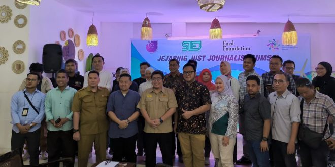 AJI Palembang bersama Institute for Essential Services Reform (IESR), dan Society of Indonesian Environmental Journalists (SIEJ) membentuk “Jejaring Just Journalist (Jurnalis Berkeadilan) Sumatera Selatan (Sumsel)”, Selasa (20/2/2024) di Gunz Cafe & Resto Palembang. Foto: Sumselheadline/Pitria.