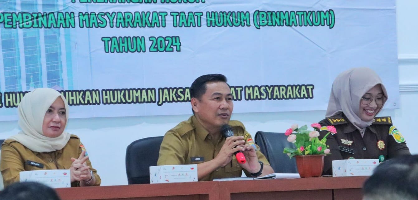 Sekertaris Dinas Kominfo Kota Palembang Adi Zahri mendampingi tim Kejati Sumsel sosialisasi netralitas ASN pada pemilu, Selasa (13/2/2024).Foto: Sumselheadline/Pitria.