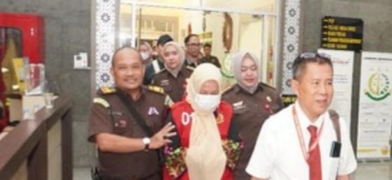 ZT dan EM, tersangka kasus jual asrama haji mahasiswa Sumsel di Yogyakarta. Foto: Sumselheadline/Ela.