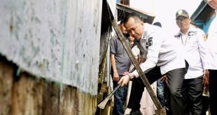 Pj Gubernur Sumsel. Agus Fatoni saat launching Gerakan Bedah Rumah Serentak se-Sumatera Selatan (GBRSS) di Gandus, Palembang. Foto: Humas Pemprov Sumsel.
