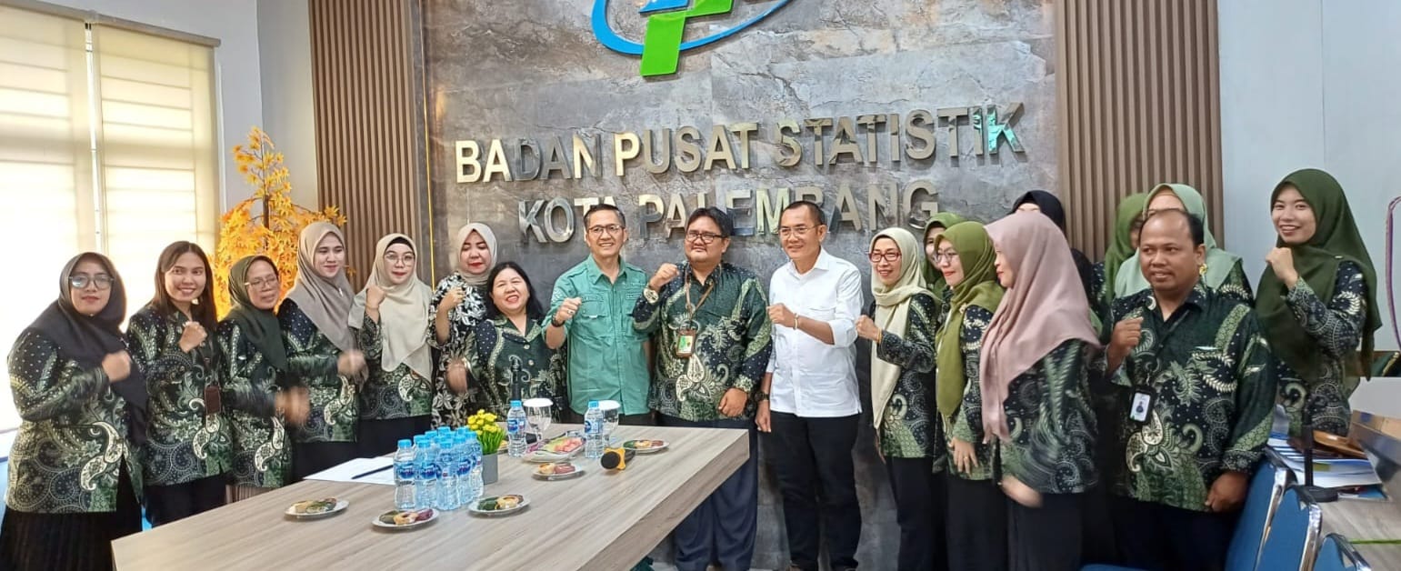 Para pejabat Pemkot saat rilis inflasi di BPS Kota Palembang, Kamis (1/2/2024). Foto: Sumselheadline/Pitria.