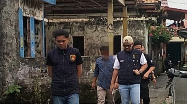 Polisi mendatangi TKP atas laporan anak pukul ibu kandung, Selasa (6/2/2024). Foto: Dok Polisi.