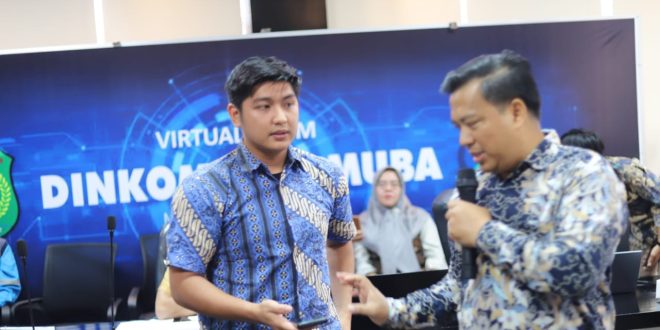 Kepala Bidang Informasi Publik Kominfo Muba, Hj Tri Nurhayani SE MSi saat sosialisasi aplikasi Muba Fast, Kamis (29/2/2024). Foto: Kominfo Muba.