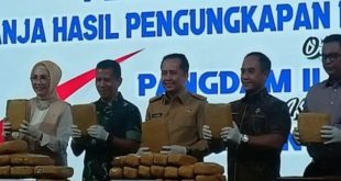 Pangdam II Sriwijaya Mayjen TNI Yanuar Adil besama Pj Gubernur Sumsel Agus Fatoni saat pers rilis penangkapan ganja, Rabu (14/2/2024). Foto: Sumselheadline/Ela.
