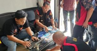 Tim penyidik Kejati Sumsel menggeledah rumah salah satu tersangka kasus pengemplang pajak di Bogor, Sabtu (3/2/2024). Foto: Dok Kejati Sumsel.