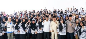 Pj Bupati Muba, Apriyadi bersama para guru di Kecamatan Lalan, Rabu (7/2/2024). Foto: Kominfo Muba.