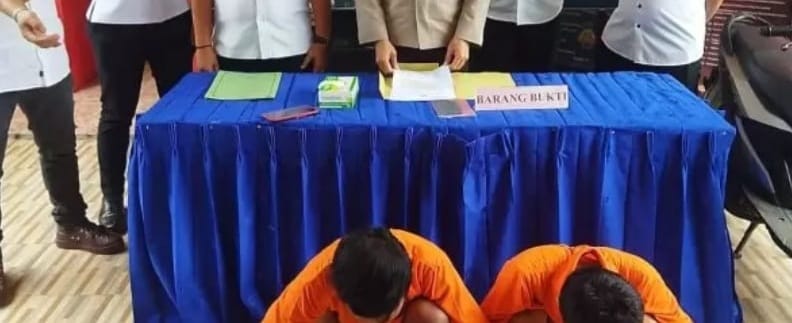 Dua spesialis jambret di Palembang, Harun (22) dan Rizki (19) ditangkap aparat Polsek IT I Palembang, Senin (5/2/2024). Foto: Sumselheadline/Ela.