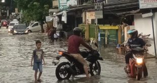 Salah satu kawasan yang terkena banjir di Dwikora, Palembang, Kamis (15/2/2024). Foto: Sumselheadline/Pitria.