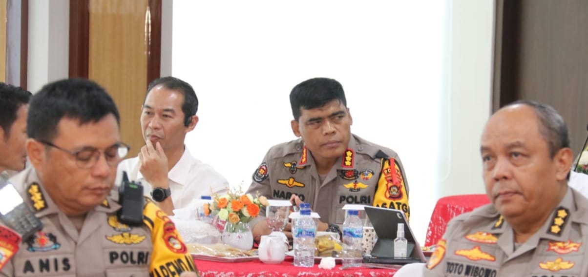 Para Pejabat Utama (PJU) Polda Sumsel dan Kapolres mendengarkan arahan Kapolda Sumsel tentang kamtibmas pasca pemilu, Rabu (21/2/2024). Foto: Humas Polda Sumsel.