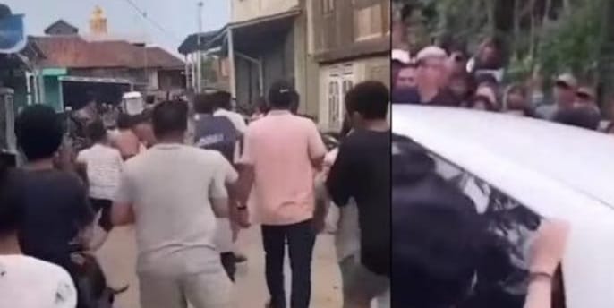 Suasana saat dua polisi yang menangkap tersangka, mala dikeroyok oknum warga setempat, Sabtu (3/2/2024). Foto: screenshot medsos.