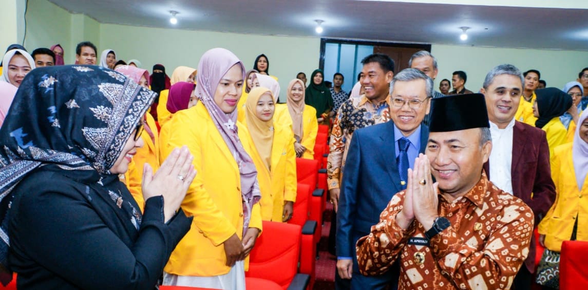 Penjabat Bupati Musi Banyuasin, Apriyadi Mahmud, saat hadir di pascasarjana FKIP Universitas Sriwijaya,. Foto: Dinkominfo Muba.