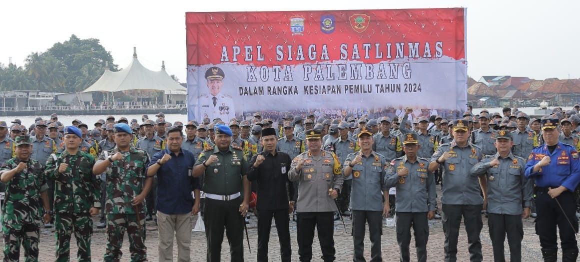 Apel Siaga Perlindungan Masyarakat (Satlinmas) Kota Palembang di Pelataran Benteng Kuto Besak (BKB), Selasa (6/2/2024). Foto: Sumselheadline/Pitria.