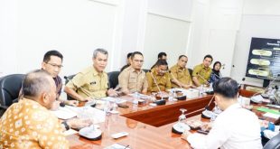 Kepala BPJS Ketenagakerjaan Cabang Muba R Chandra Budiman saat Audiensi dengan Pj Bupati Apriyadi Mahmud di Kantor Mess Perwakilan Muba di Palembang, Senin (5/2/2024). Foto: Kominfo Muba.