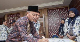 Pj Bupati Muba, Apriyadi membuka acara Pekan Panutan Penyampaian SPT Tahunan Orang Pribadi Tahun Pajak 2023 di auditorium pemkab Muba, Kamis (22/2/2024). Foto: Dinkominfo Muba.