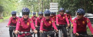 Tim Subdit Wisata Dit Pamobvit Polda Sumsel dan Polrestabes Palembang melakukan patroli dialogis ke beberapa lokasi wisata yang berada di Jakabaring Sport City Palembang, Minggu (4/2/2024). Foto: Sumselheadline/Ela.