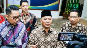 Pj Bupati Muba, Apriyadi memberikan keterangan pers usai menerima penghargaan dari BP Jamsostek, JUmat (16/2/2024). Foto: Dinkominfo Muba.