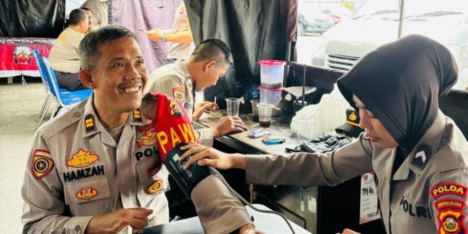 Tim Kepolisian daerah (Polda) Sumatera Selatan, lewat tim pelayanan kesehatan keliling lewat Bidang Kedokteran dan Kesehatan (Bidokkes) melakukan cek kesehatan petugas di PPS. Foto: Dok Polda Sumsel.