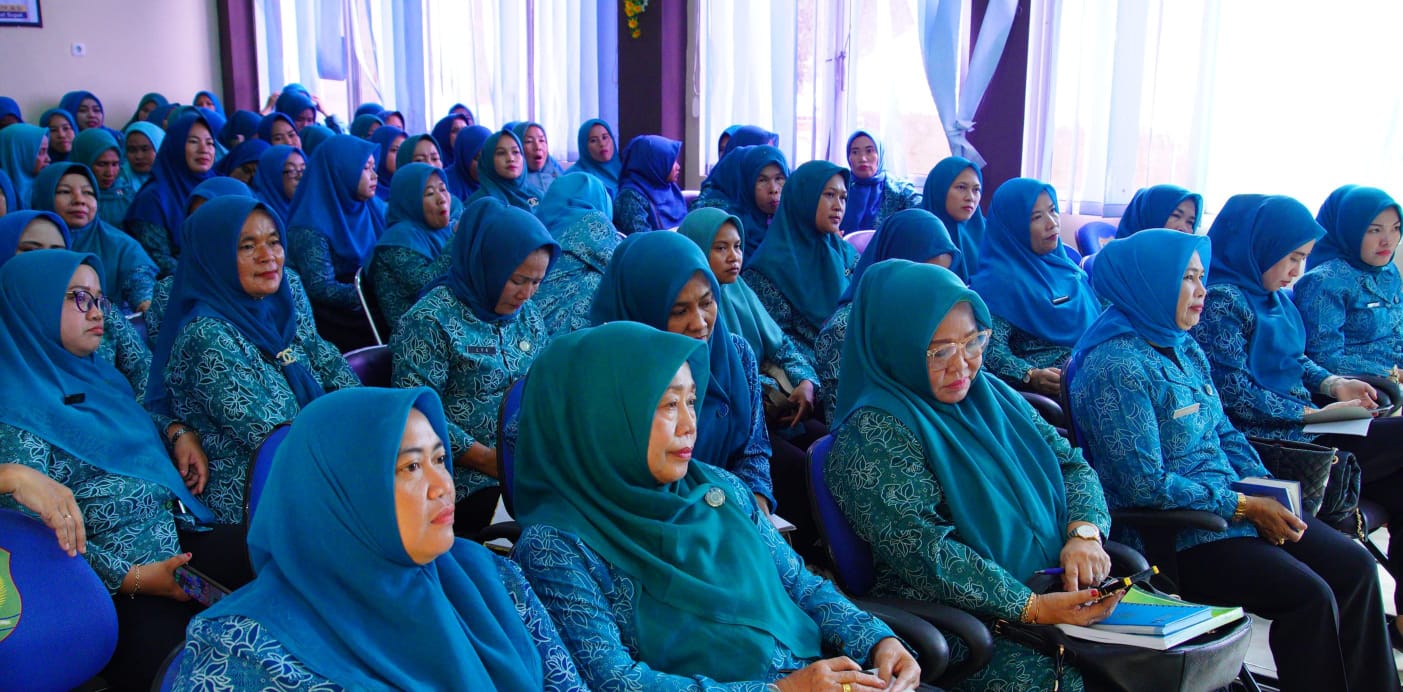 Anggota PKK Muba menggelar pertemuan di Kecamatan Babat Supat, Senin (19/2/2024). Foto: Dinkominfo Muba.