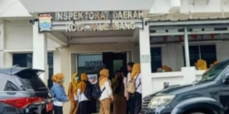 Sejumlah pegawai Puskesmas Sabokingking malapor ke Inspektorat Palembang, atas tindakan Kepala Puskesmasnya. Foto: IST.