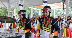 Pertunjukkan drum band saat peluncuran Palembang Youth & Sport Event 2024 dan Aplikasi Si Mangcek Raga, Rabu (7/2/2024). Foto: Kominfo Palembang.