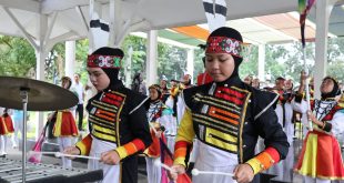 Pertunjukkan drum band saat peluncuran Palembang Youth & Sport Event 2024 dan Aplikasi Si Mangcek Raga, Rabu (7/2/2024). Foto: Kominfo Palembang.