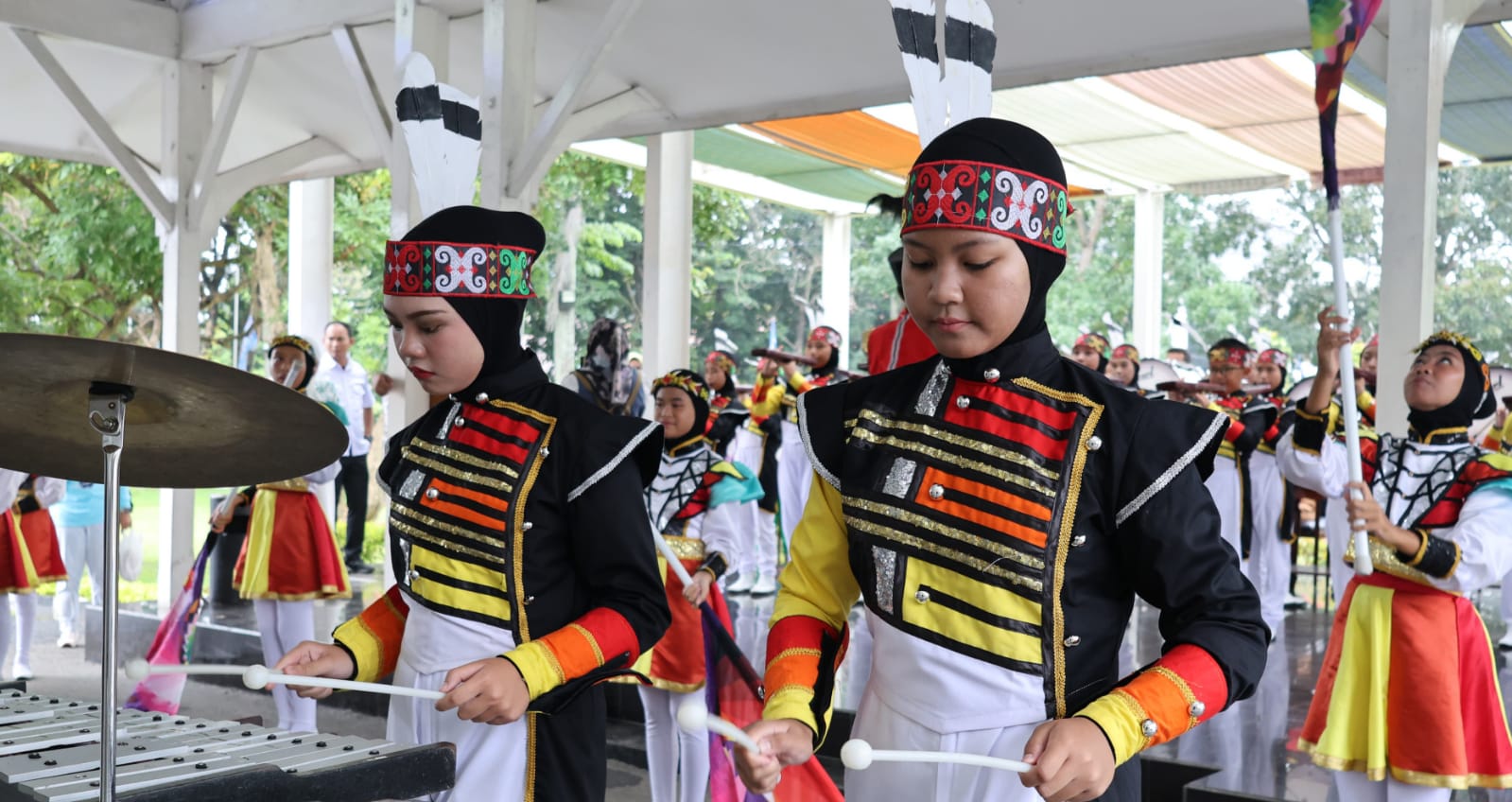 Pertunjukkan drum band saat peluncuran Palembang Youth & Sport Event 2024 dan Aplikasi Si Mangcek Raga, Rabu (7/2/2024). Foto: Kominfo Palembang.