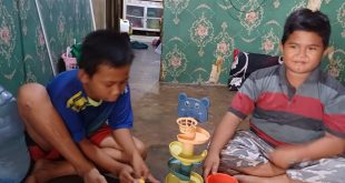 Muhammad Rizky Aditya dan adiknya di kediamannya JL DI Panjaitan, SU II Palembang, Rabu (7/2/2024). Foto: Sumselheadline/Pitria.