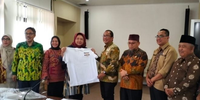 Halik Sidik. Project Manager Adinkes saat diterima di Ruang Rapat Randik Sekretariat Daerah Kabupaten Muba. Mereka mengunjungi Bumi Serasan Sekate yang disambut oleh Asisten Bidang Pemerintahan dan Kesejahteraan H Yudi Herzandi SH MH, Kamis (15/2/2024). Foto: Kominfo Muba.