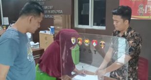 Saharani melapor ke Polrestabes atas pencurian sepeda motornya, Jumat (16/2/2024). Foto: Sumselheadline/Ela.