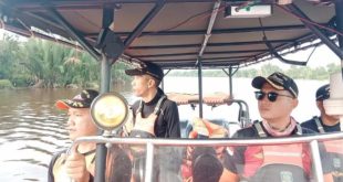Tim Basarnas terus mencari korban karamnya perahu getek di perairan Sungau Sungsang, Banyuasin, Minggu (25/2/2024). Foto: Dok Basarnas Sumsel.