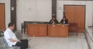 Terdakwa Sarimuda dan tim kuasa hukumnya menjalani sidang di PN Palembang, Senin (5/2/2024). Foto: Sumselheadline/Ela.