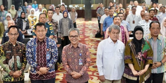 Sekretaris Daerah (Sekda) Provinsi Sumatera Selatan, Supriono secara resmi membuka Rapat Forum Penataan Ruang Provinsi Sumatera Selatan. Kegiatan ini dilaksanakan di Grand Atyasa, Palembang, Sumatera Selatan, Kamis (15/2/2024). Foto: Humas Pemprov Sumsel.