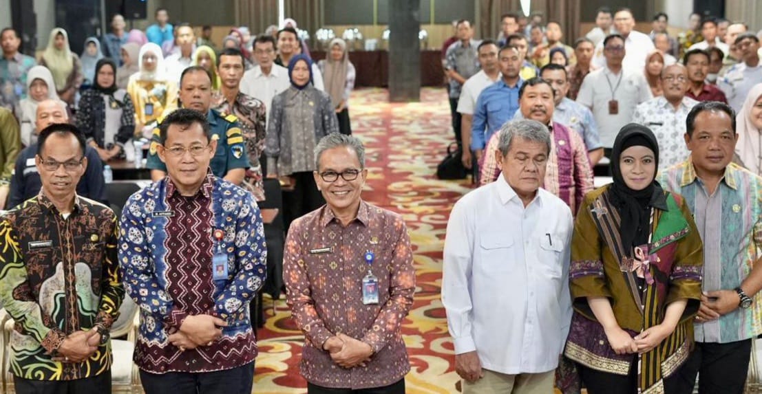 Sekretaris Daerah (Sekda) Provinsi Sumatera Selatan, Supriono secara resmi membuka Rapat Forum Penataan Ruang Provinsi Sumatera Selatan. Kegiatan ini dilaksanakan di Grand Atyasa, Palembang, Sumatera Selatan, Kamis (15/2/2024). Foto: Humas Pemprov Sumsel.