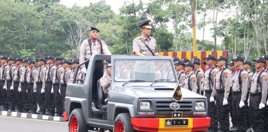 Kapolda Sumsel Irjen A Rachmad Wibowo saat membuka pendidikan dan pembentukan Bintara Polri Polda Sumsel gelombang I T.A. 2024 bertempat di Sekolah Polisi Negara (SPN) Betung Sumatera Selatan pada Selasa (13/2/2024). Foto: Dok Humas Polda Sumsel.