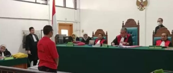Suwondo divonis satu tahun penjara karena jual obat tanpa izin edar BPOM di PN Palembang, Rabu (21/2/2024). Foto: Sumselheadline/Ela.