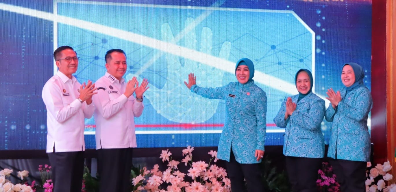 Ketua Umum TP PKK Pusat Tri Tito Karnavian melaunching tiga program untuk rakyat kecil di Kota Palembang, Rabu (21/2/2024). Foto: Sumselheadline/Pitria.