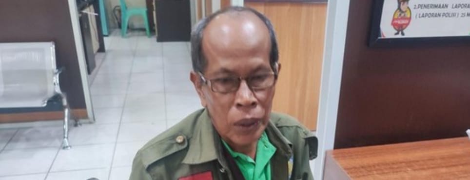 Usman yang kehilangan motor dan alat kerjanya, Senin (26/2/2024). Foto: Sumselheadline/Ela.