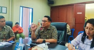 Susana pelayanan di kantor BPJS Kesehatan Palembang. Foto: Sumselheadline/Ela.