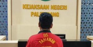 JN tersangka pengadaan pakaian dinas batik di Persatuan Perangkat Desa Indonesia (PPDI) Provinsi Sumsel tahun 2021. Foto: Sumselheadline/Ela.