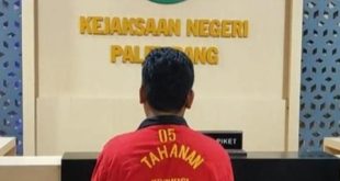 JN tersangka pengadaan pakaian dinas batik di Persatuan Perangkat Desa Indonesia (PPDI) Provinsi Sumsel tahun 2021. Foto: Sumselheadline/Ela.