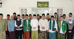 Wakil Ketua Umum Pengurus Besar Nahdlatul Ulama (PBNU), KH Zulfa Mustofa, silaturahim bersama pengurus PCNU Kota Palembang di Ponpes Aulia Cendikia, Palembang, Jumat (29/3/2024). Foto: Dok PCNU Palembang.