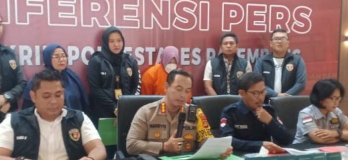 Kapolrestabes Palembang, Kombes Pol Harryo Sugihhartono ssat press confrence penangkapan penampungan TKI ilegal, Sabtu 9/3/2024), Foto: Sumselheadline/Ela.