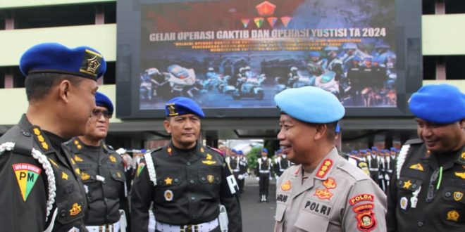 Kepala Staf Kodam II/Sriwijaya, Brigjen TNI Ruslan Effendy SIP, didampingi Dirlantas Polda Sumsel Kombes Pol M.Pratama Adhyasastra SIK MH, Kabid Propam Polda Sumsel Kombes Pol Agus Halimudin SIK,MH. Foto: Sumselheadline/Ela.