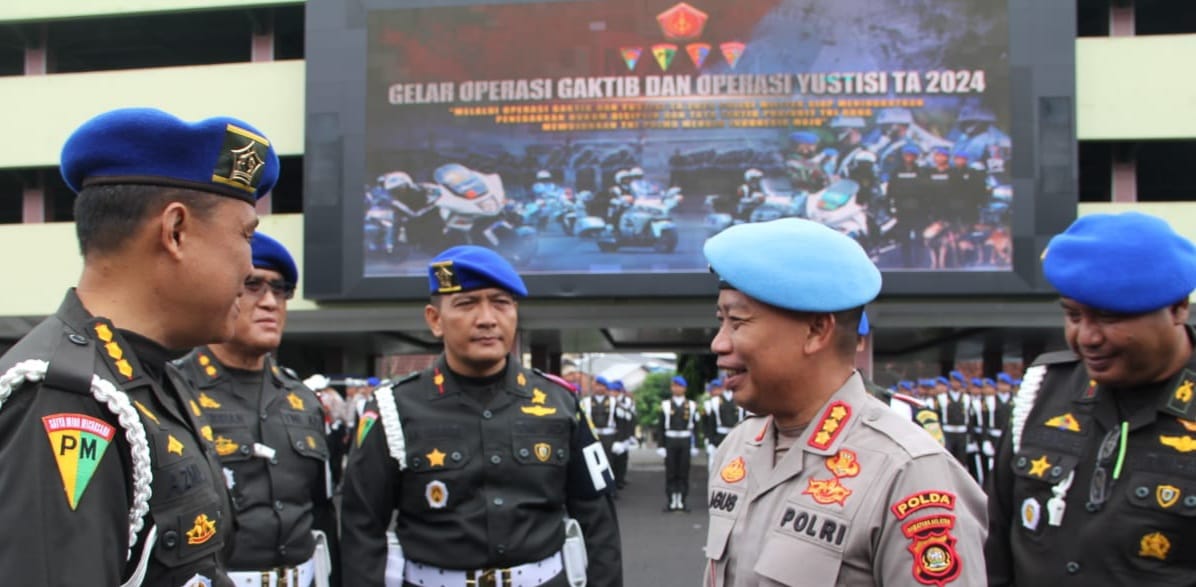 Kepala Staf Kodam II/Sriwijaya, Brigjen TNI Ruslan Effendy SIP, didampingi Dirlantas Polda Sumsel Kombes Pol M.Pratama Adhyasastra SIK MH, Kabid Propam Polda Sumsel Kombes Pol Agus Halimudin SIK,MH. Foto: Sumselheadline/Ela.