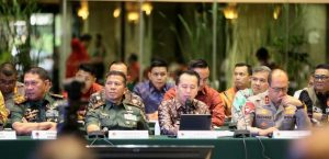 Pj Gubernur Sumsel, Agus Fatoni mengikuti Rapat Koordinasi Khusus (Rakorsus) Antisipasi Kebakaran Hutan dan Lahan (Karhutla). Kegiatan ini diselenggarakan di Gedung Manggala Wanabakti Kementerian Lingkungan Hidup dan Kehutanan (KLHK), Jakarta, Kamis (14/3/2024). Foto: Humas Pemprov Sumsel.
