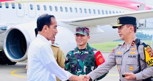 Kapolda Sumsel Irjen A Rachmad Wibowo melepas Presiden Joko Widodo usai berkunjung ke Palembang, Sabtu (2/3/2024). Foto: Sumselheadline/Ela.