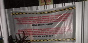 Pengelola Pasar 16 Ilir PT Bima Citra Realty (BCR) menyegel pintu masuk kios dan mengancam pidana, Jumat (8/3/2024). Foto: Sumselheadline/Pitria.