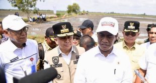 Menteri Pertanian (Mentan) Andi Amran Sulaiman bersama Penjabat (Pj) Gubernur Sumatera Selatan Agus Fatoni saat kunjungi Desa Sumber Hidup, Muara Telang, Banyuasin, Jumat (1/3/2024). Foto: Humas Pemprov Sumsel.